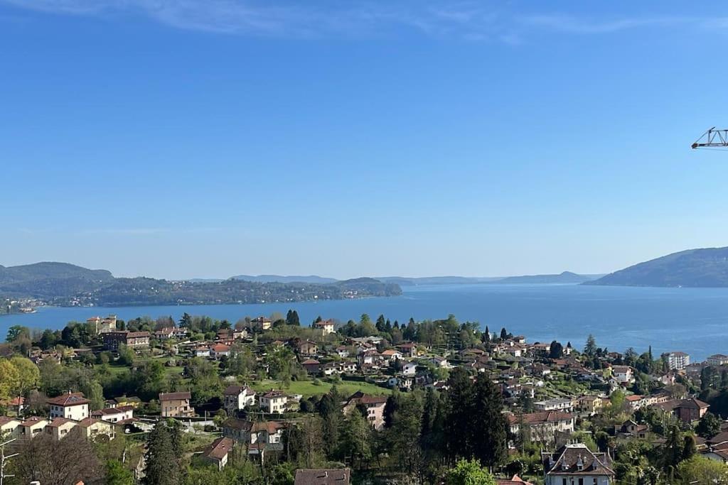 Overlooking Lago Maggiore Verbania Exterior photo